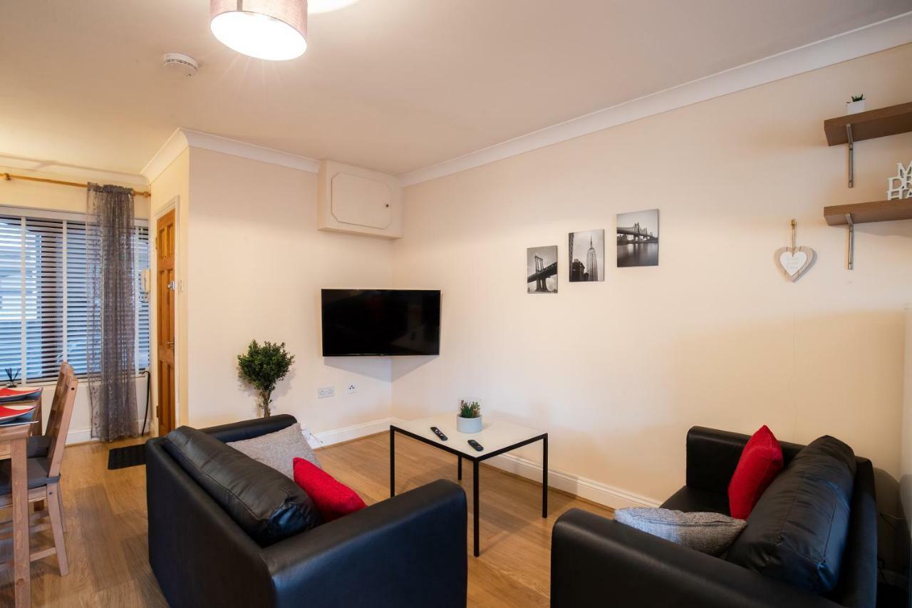 Spacious 2Br Flat In Stansted Apartment Stansted Mountfitchet Bagian luar foto